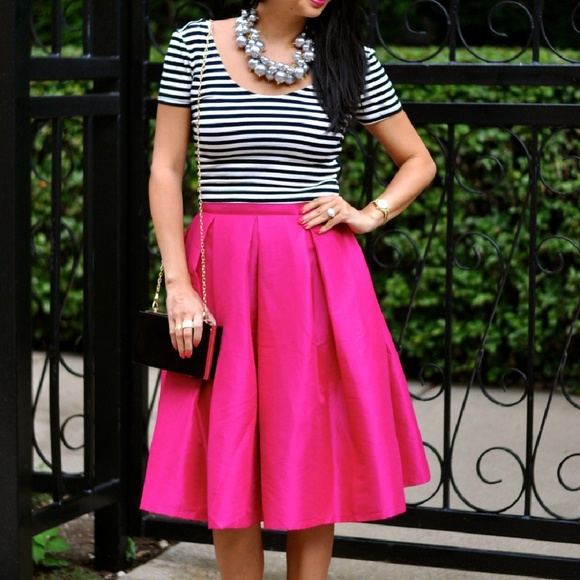 1 left! 🎉HP X2🎉 Pink pleated midi skirt - Picture 2 of 3